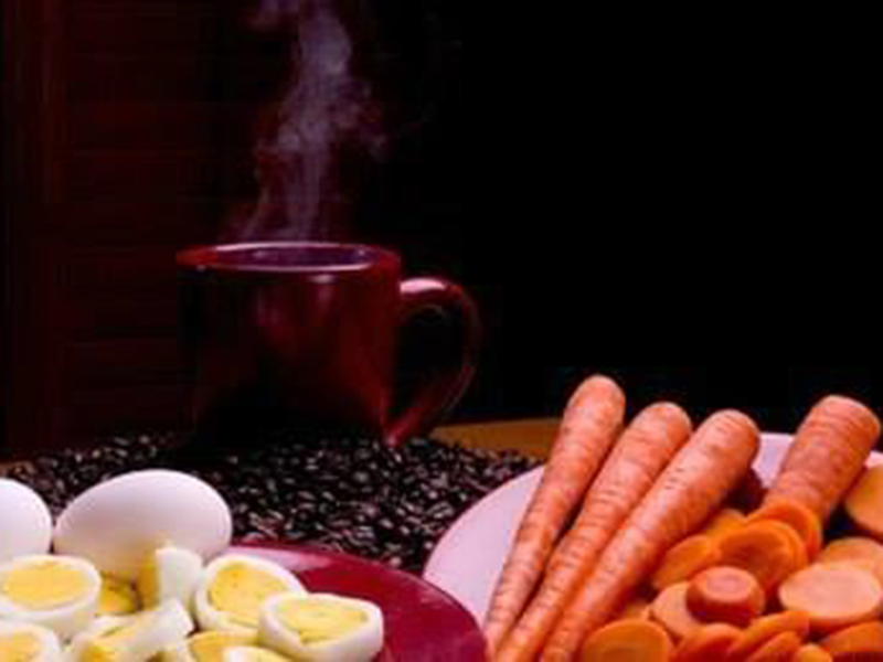 Cà rốt, trứng và cà phê